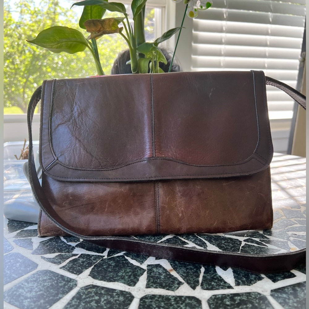 Vintage leather shoulder bag/clutch. Soft leather, unbranded. Good condition.